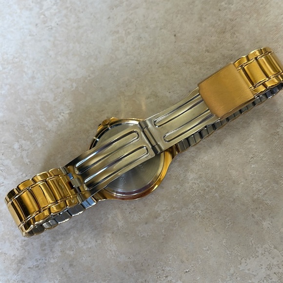 Armitron men battery water resistant gold tone 1diamond - Picture 5 of 6